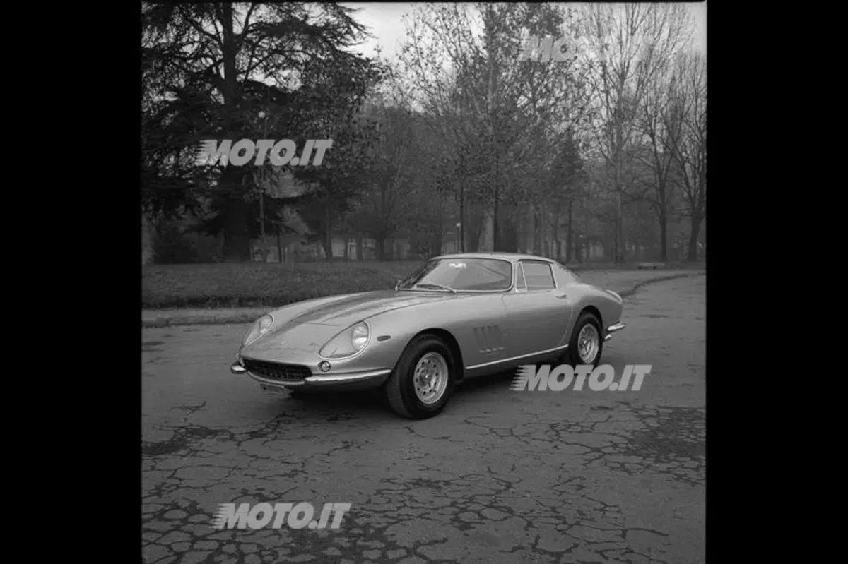 Ferrari: a Maranello per un restauro la 275 GTB4 di McQueen