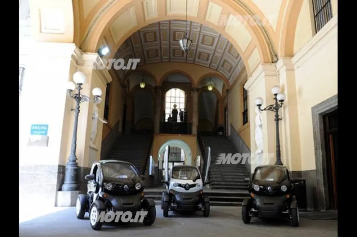 Renault a Napoli con i veicoli Z.E. (2)