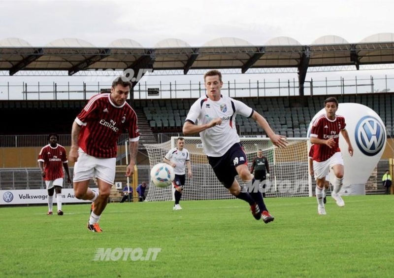 Volkswagen: i miti del calcio in campo per beneficenza