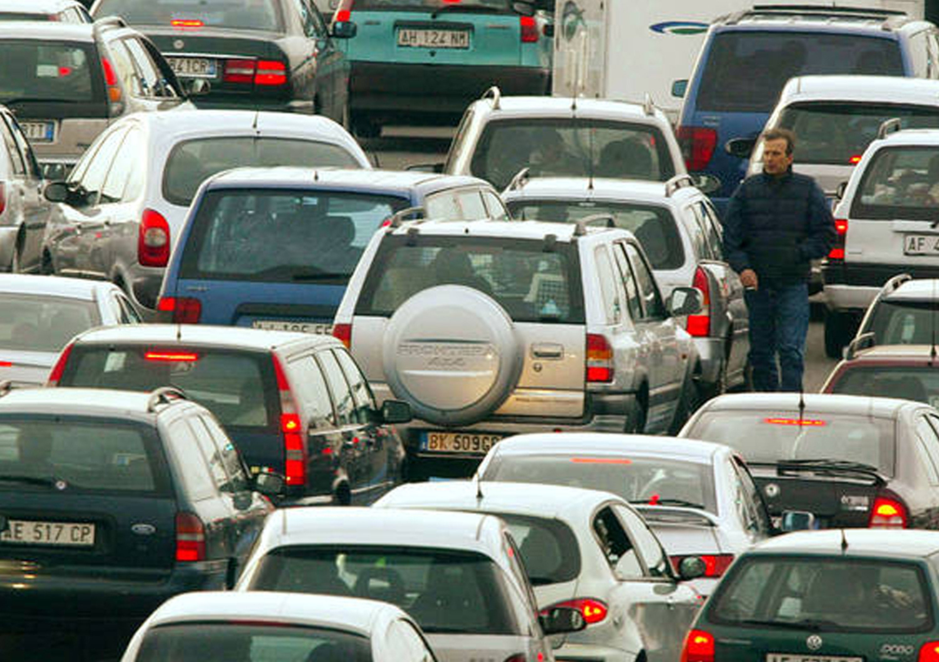 Traffico: l&#039;Italia &egrave; il Paese a maggior densit&agrave; circolante d&#039;Europa