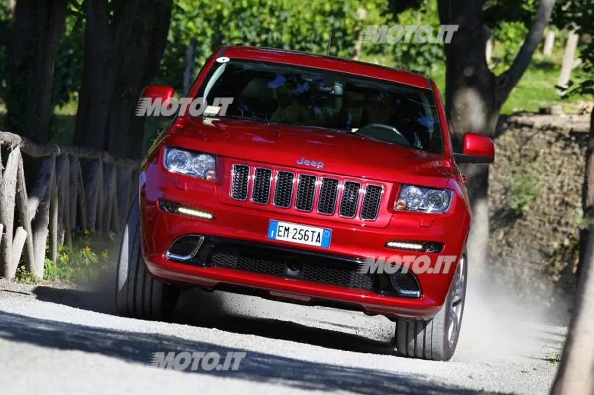 Jeep Grand Cherokee SRT (12)