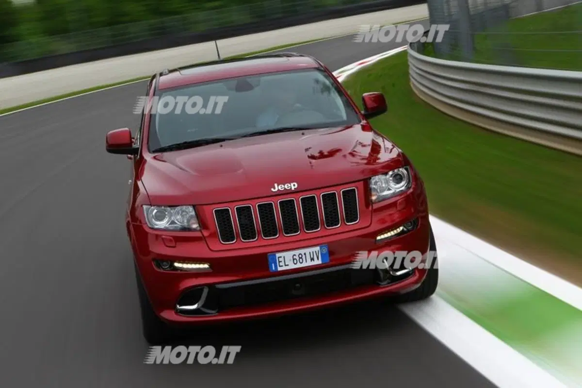 Jeep Grand Cherokee SRT (23)