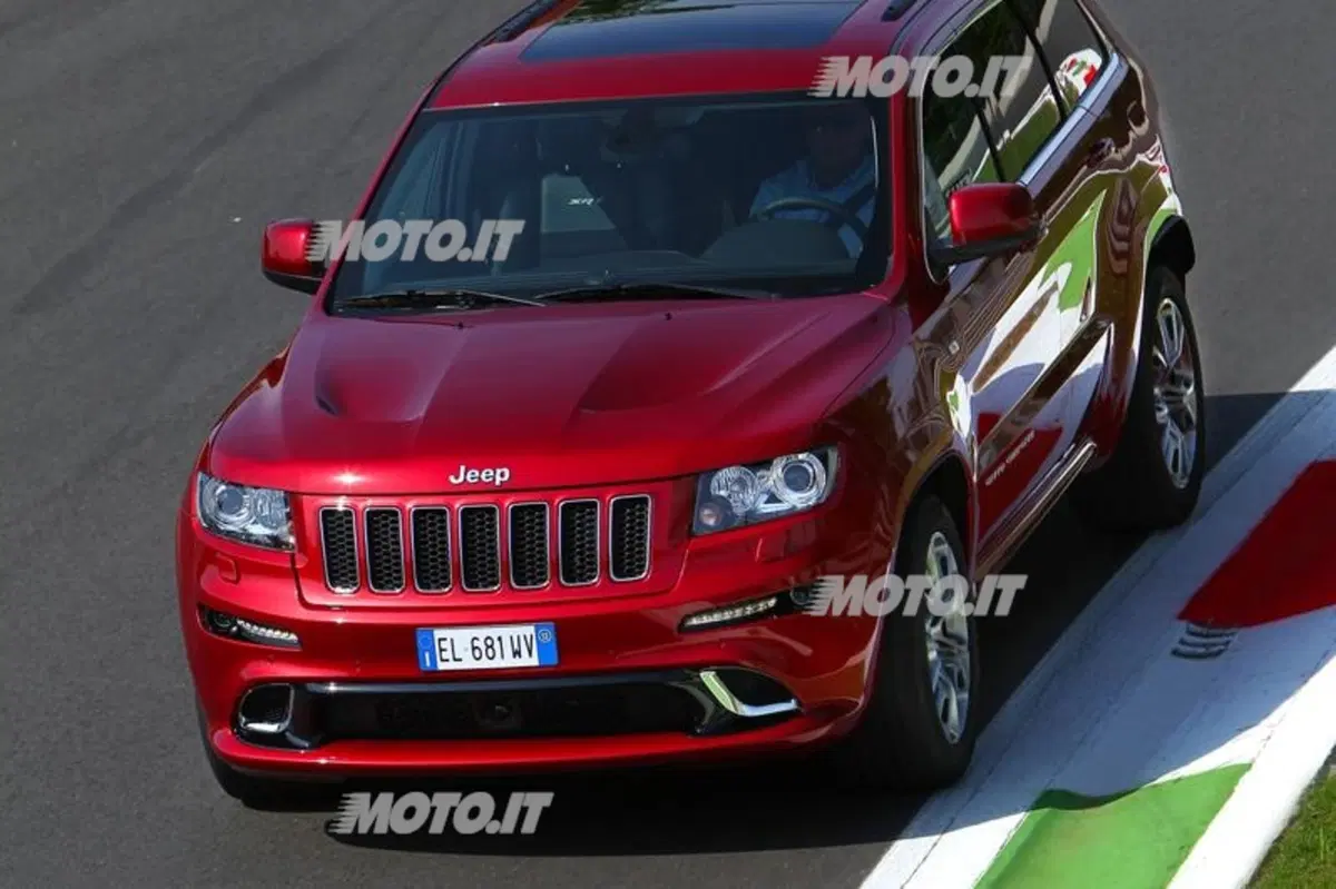 Jeep Grand Cherokee SRT (25)
