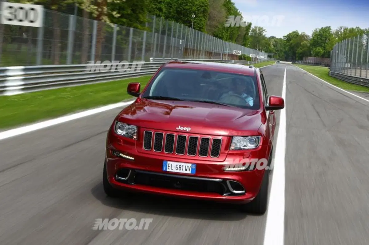 Jeep Grand Cherokee SRT (26)