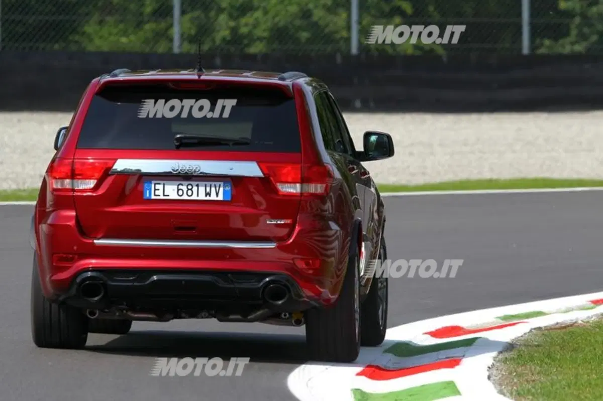 Jeep Grand Cherokee SRT (27)
