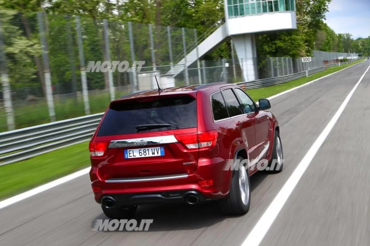 Jeep Grand Cherokee SRT (34)