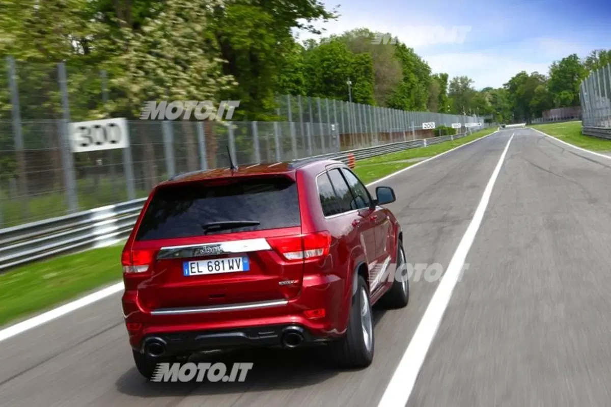 Jeep Grand Cherokee SRT (35)