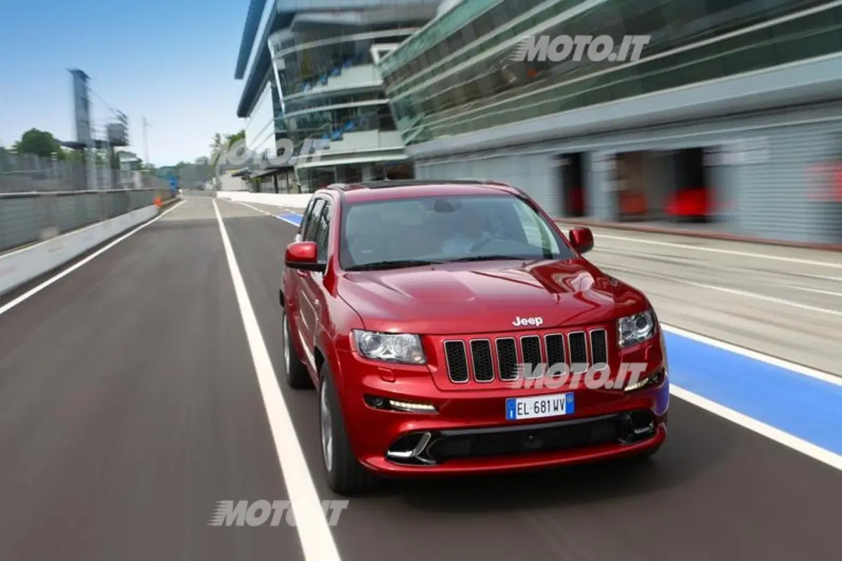 Jeep Grand Cherokee SRT (39)