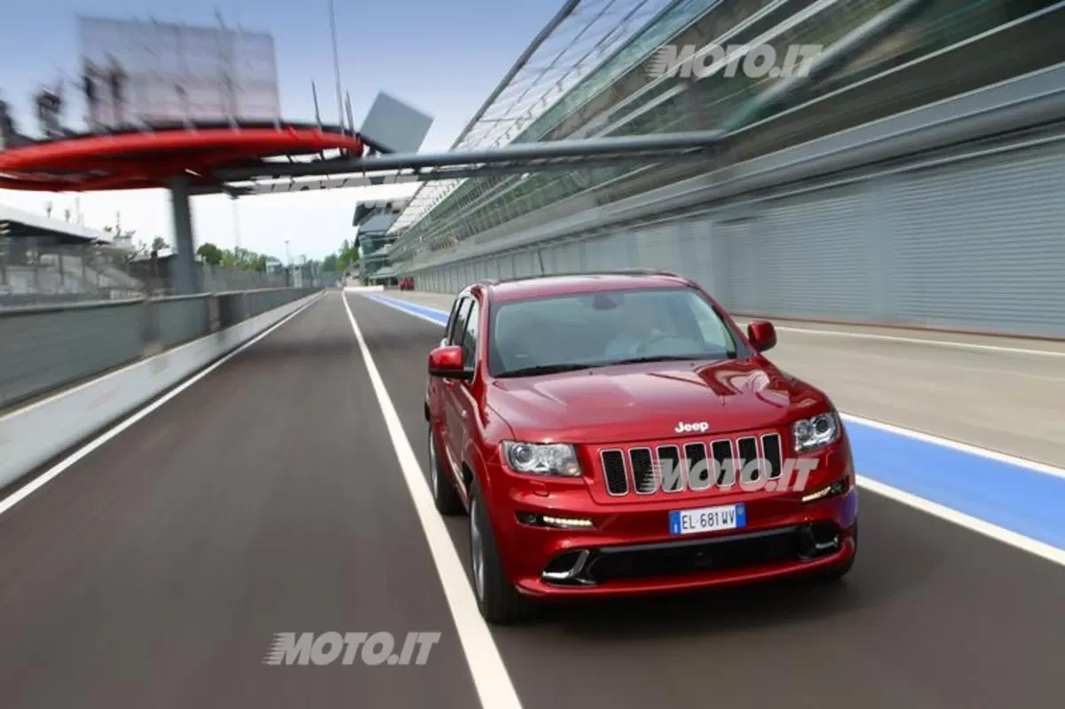 Jeep Grand Cherokee SRT (42)