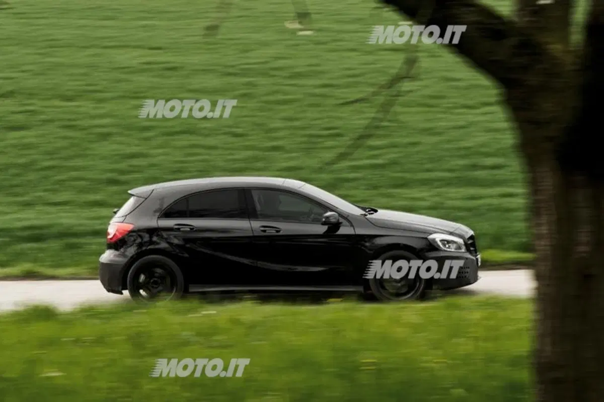 Mercedes-Benz Classe A 45 AMG: prime informazioni ufficiali (4)