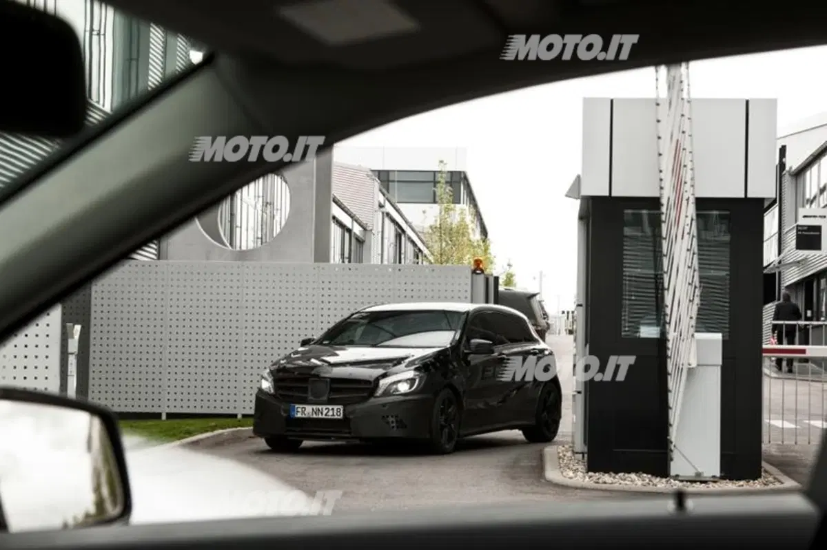 Mercedes-Benz Classe A 45 AMG: prime informazioni ufficiali (5)