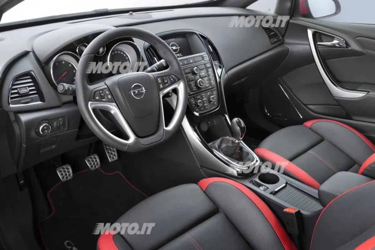 Opel Astra: lieve restyling e nuovi propulsori (20)