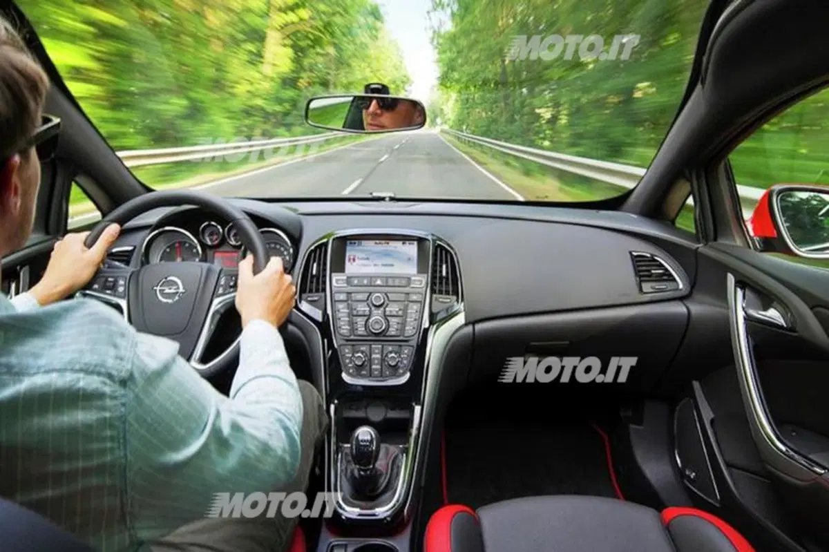 Opel Astra: lieve restyling e nuovi propulsori (21)