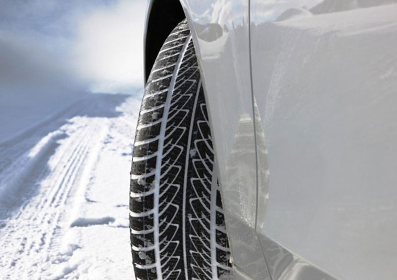 Catene e gomme invernali: oggi scatta l&#039;obbligo