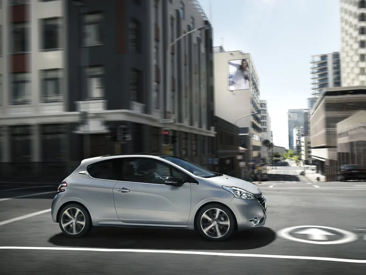 Peugeot 208: ora anche per i neopatentati