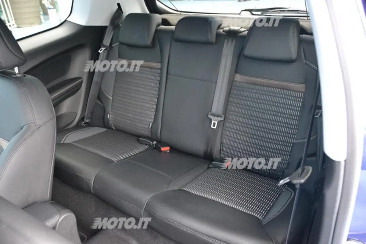 Peugeot 208: ora anche per i neopatentati (12)