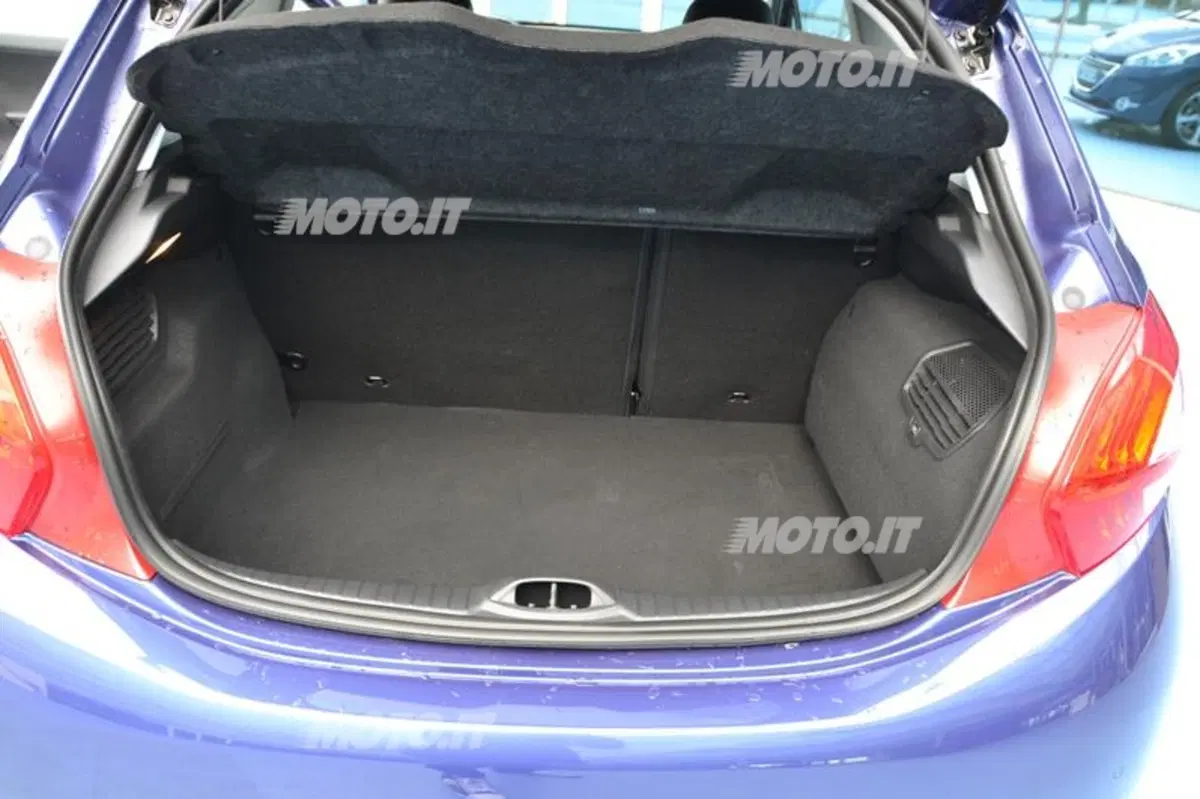Peugeot 208: ora anche per i neopatentati (13)