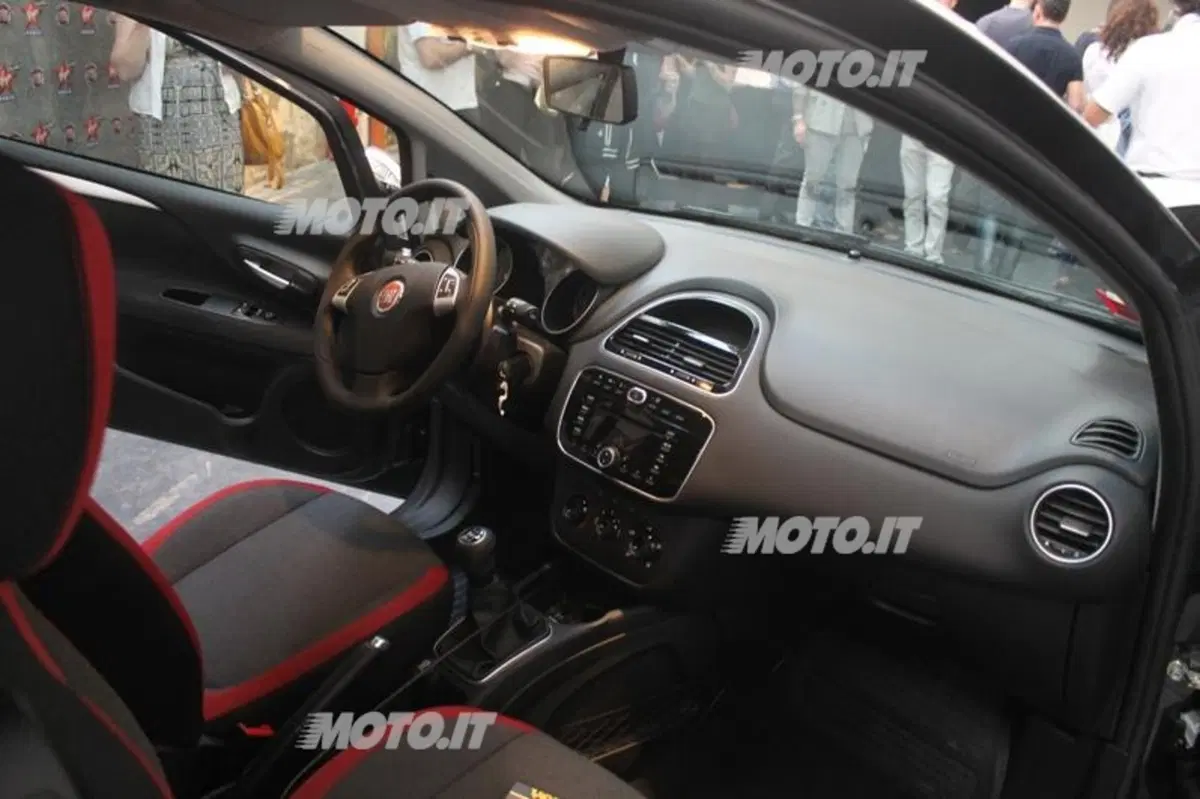 Fiat Punto Virgin Radio (15)