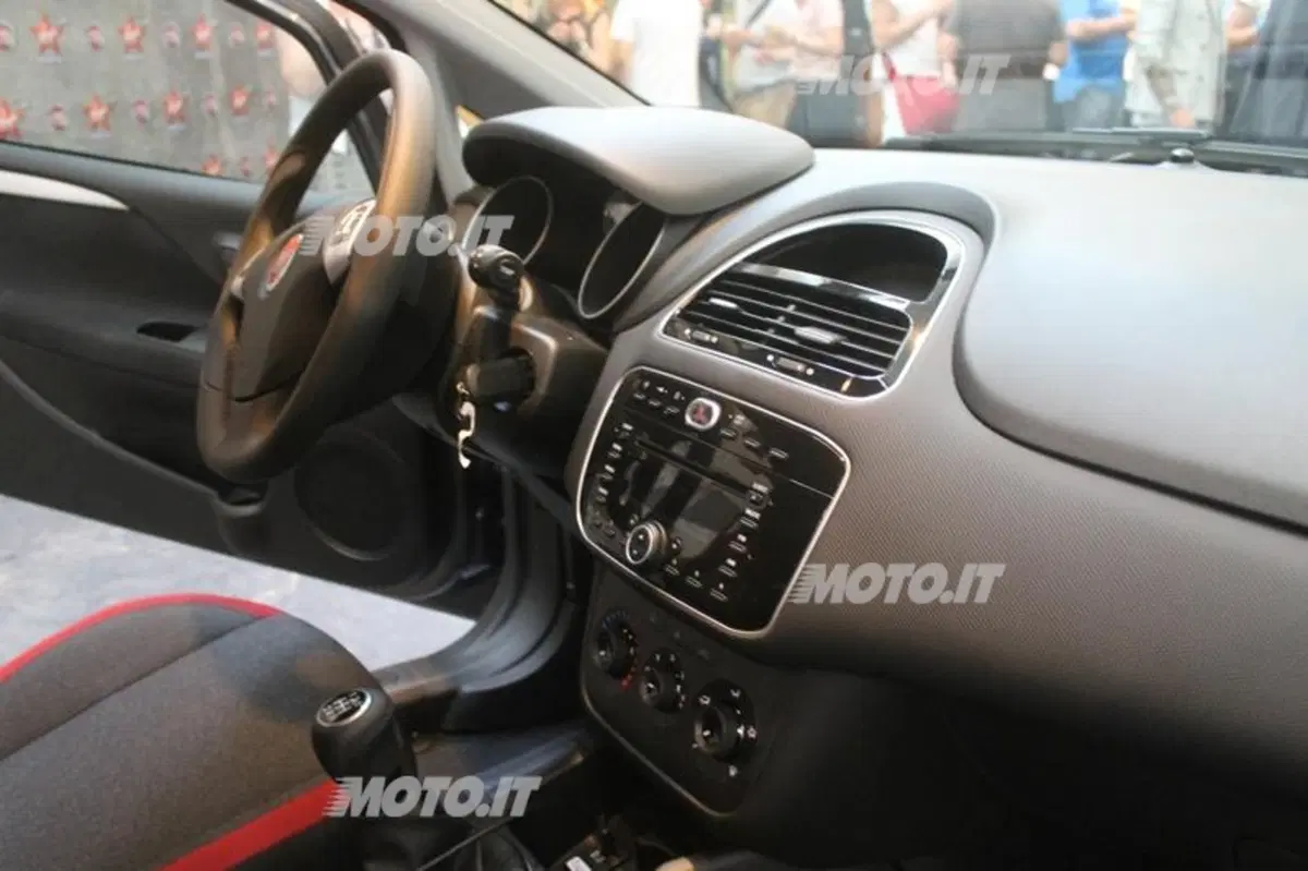Fiat Punto Virgin Radio (17)