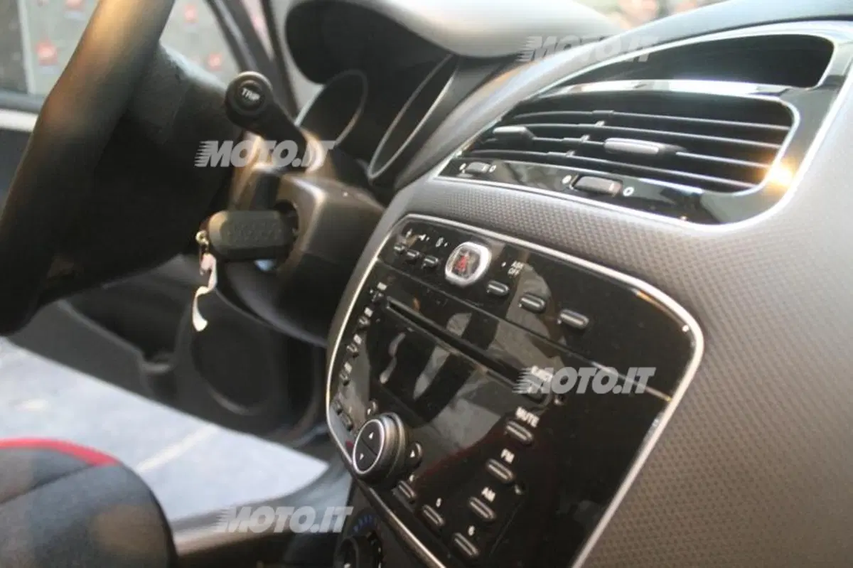 Fiat Punto Virgin Radio (18)