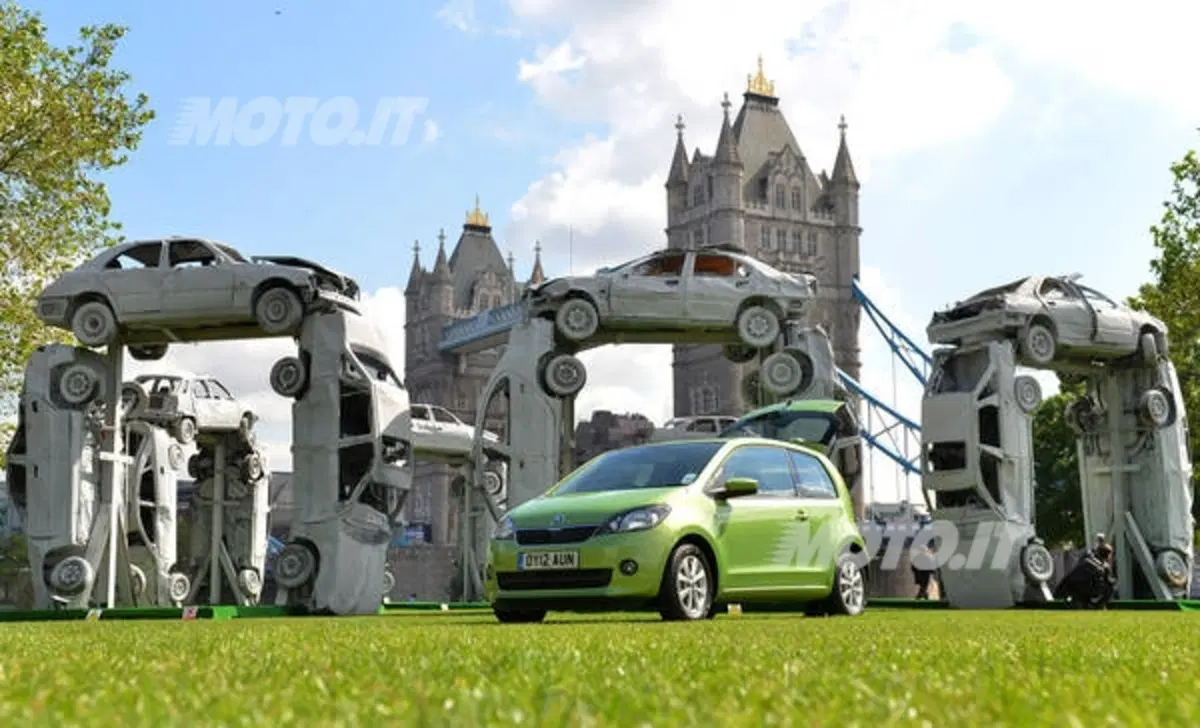 Skoda Citihenge: ricreata Stonehenge a Londra (2)