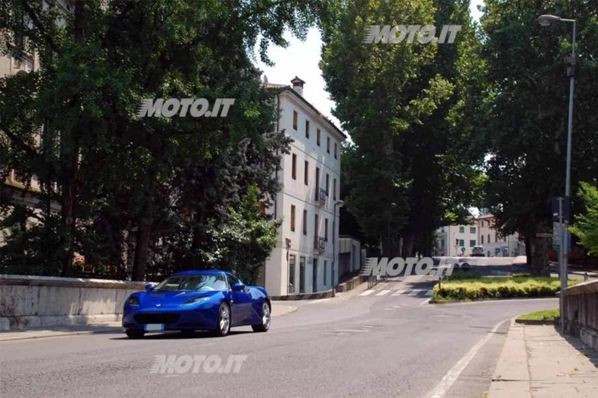 Lotus Evora (5)