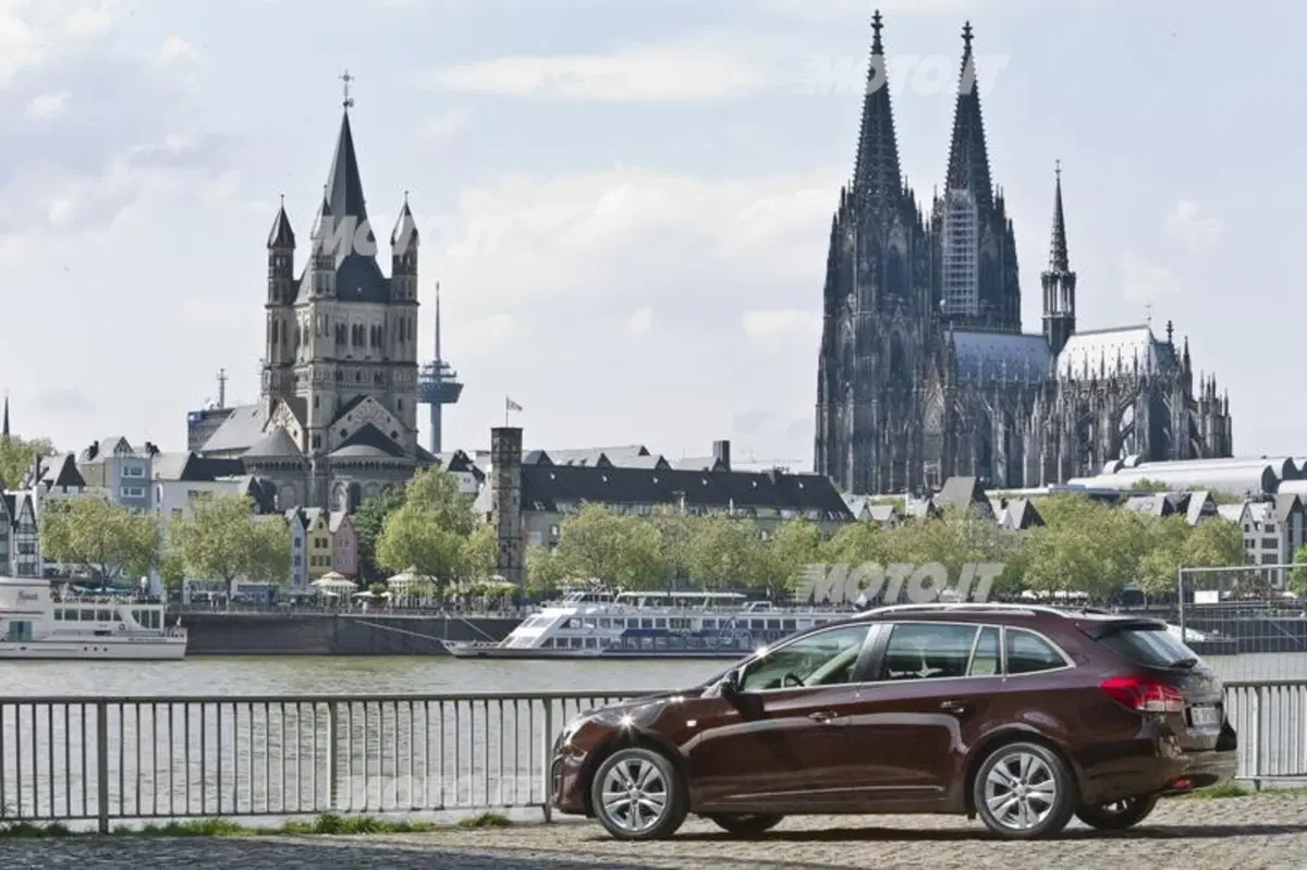 Chevrolet Cruze SW (18)