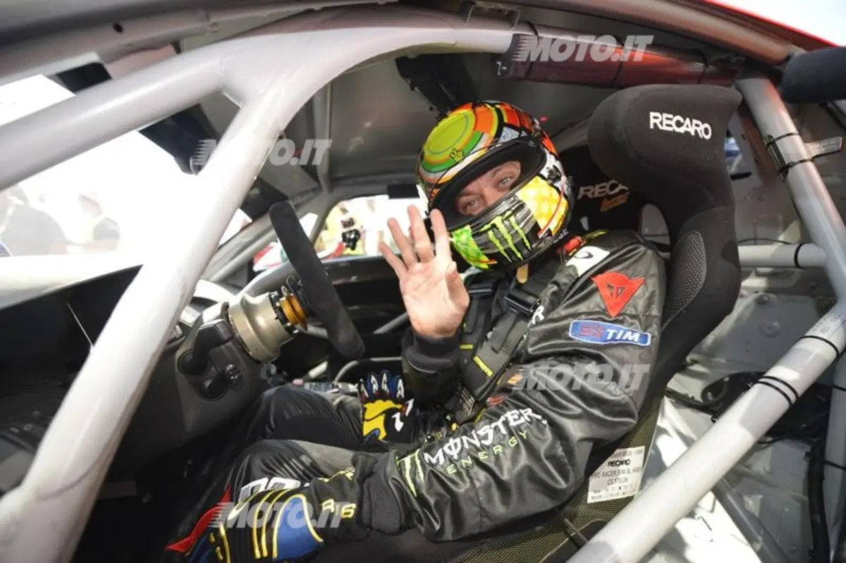 Valentino Rossi prova l'Audi R8 LMS (4)
