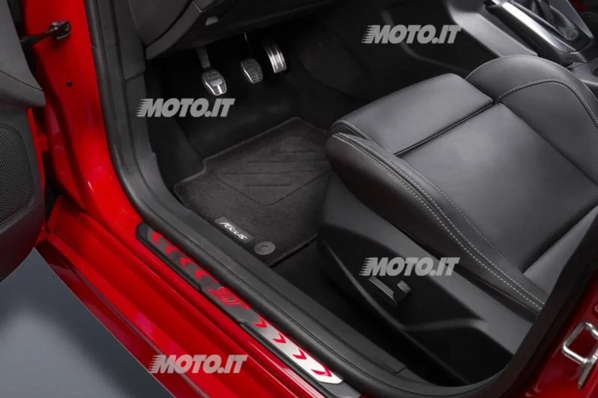 Ford Focus ST: listino prezzi (25)