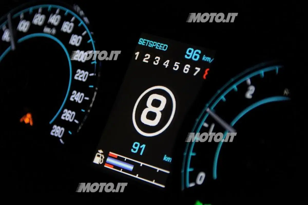 Jaguar XF M.Y. 2013 (8)