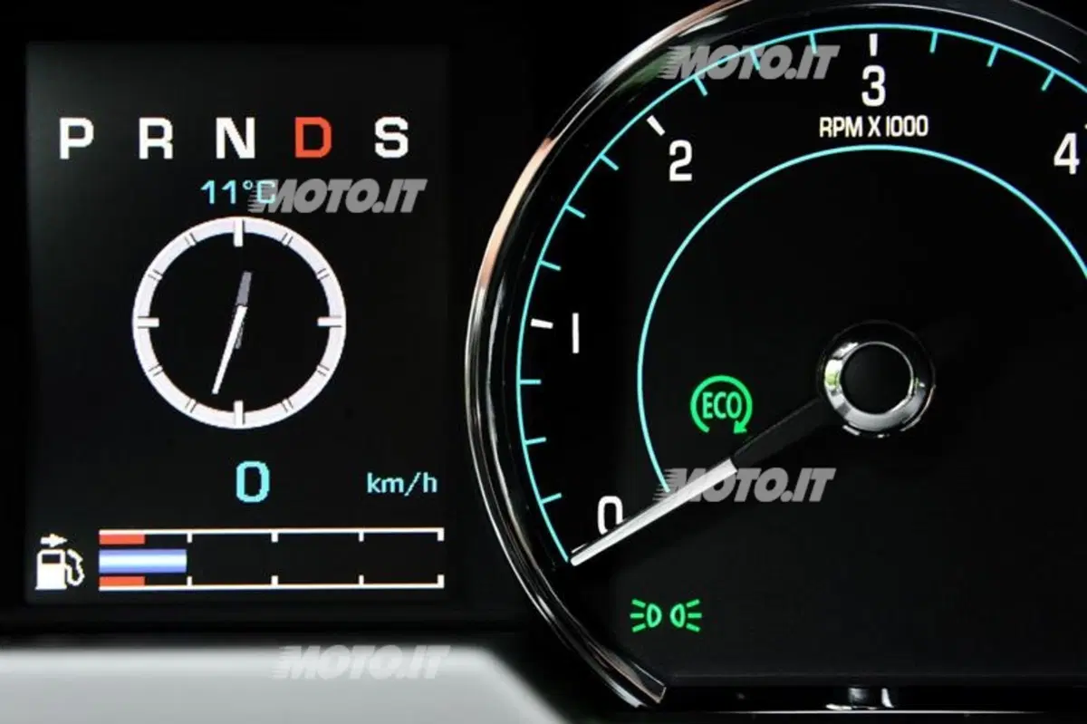 Jaguar XF M.Y. 2013 (10)
