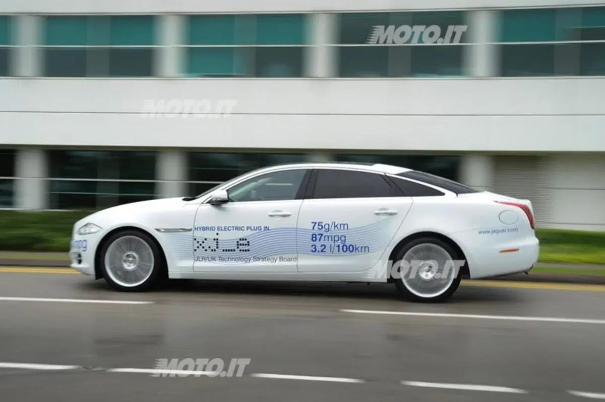 Jaguar XJ_e