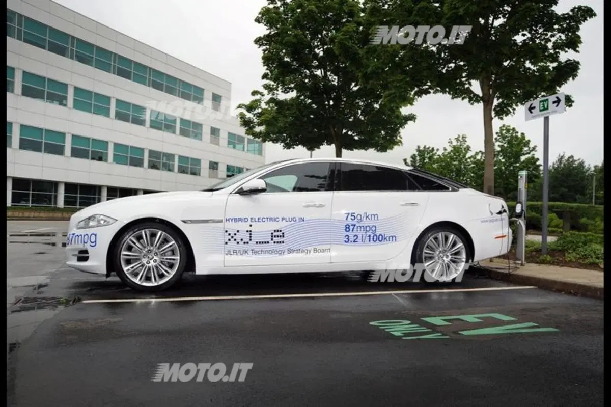 Jaguar XJ_e (2)