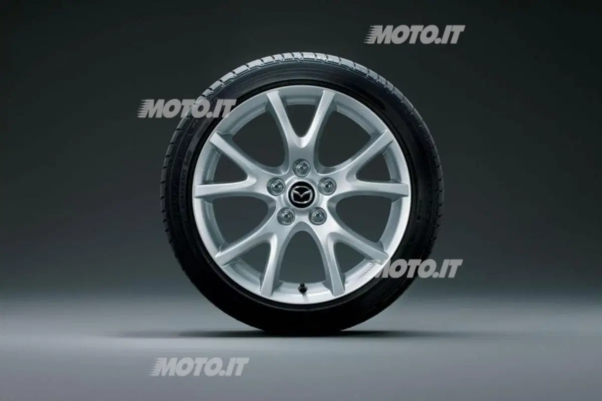 Mazda MX-5 restyling: novità per la roadster nipponica (7)