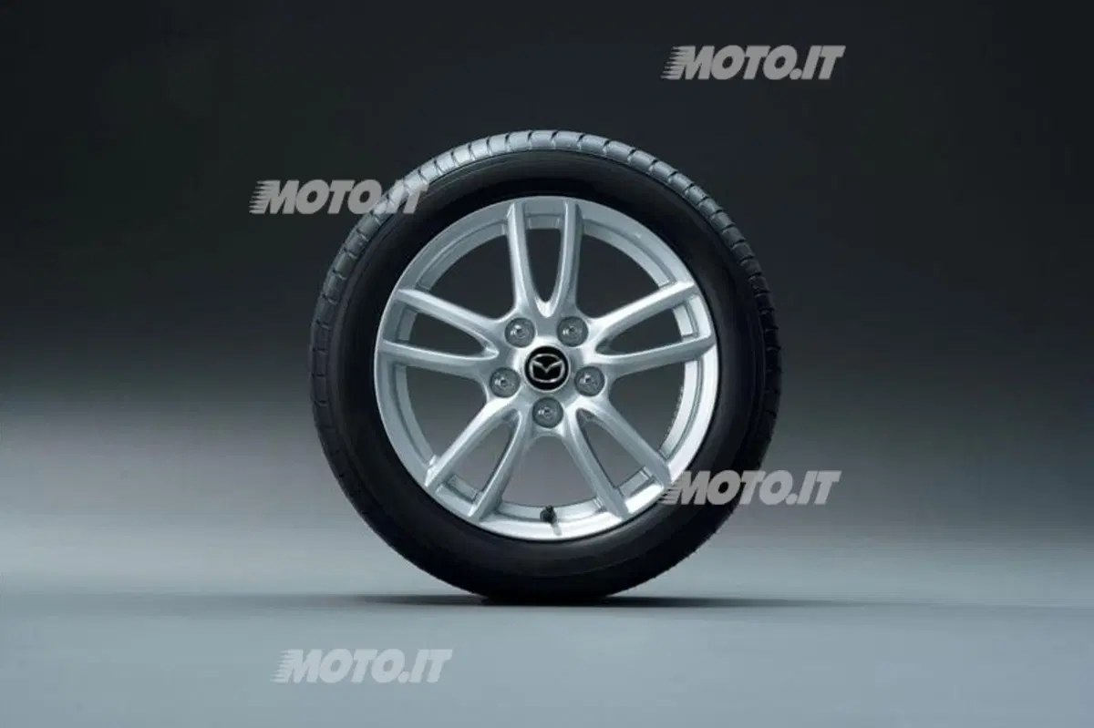 Mazda MX-5 restyling: novità per la roadster nipponica (8)
