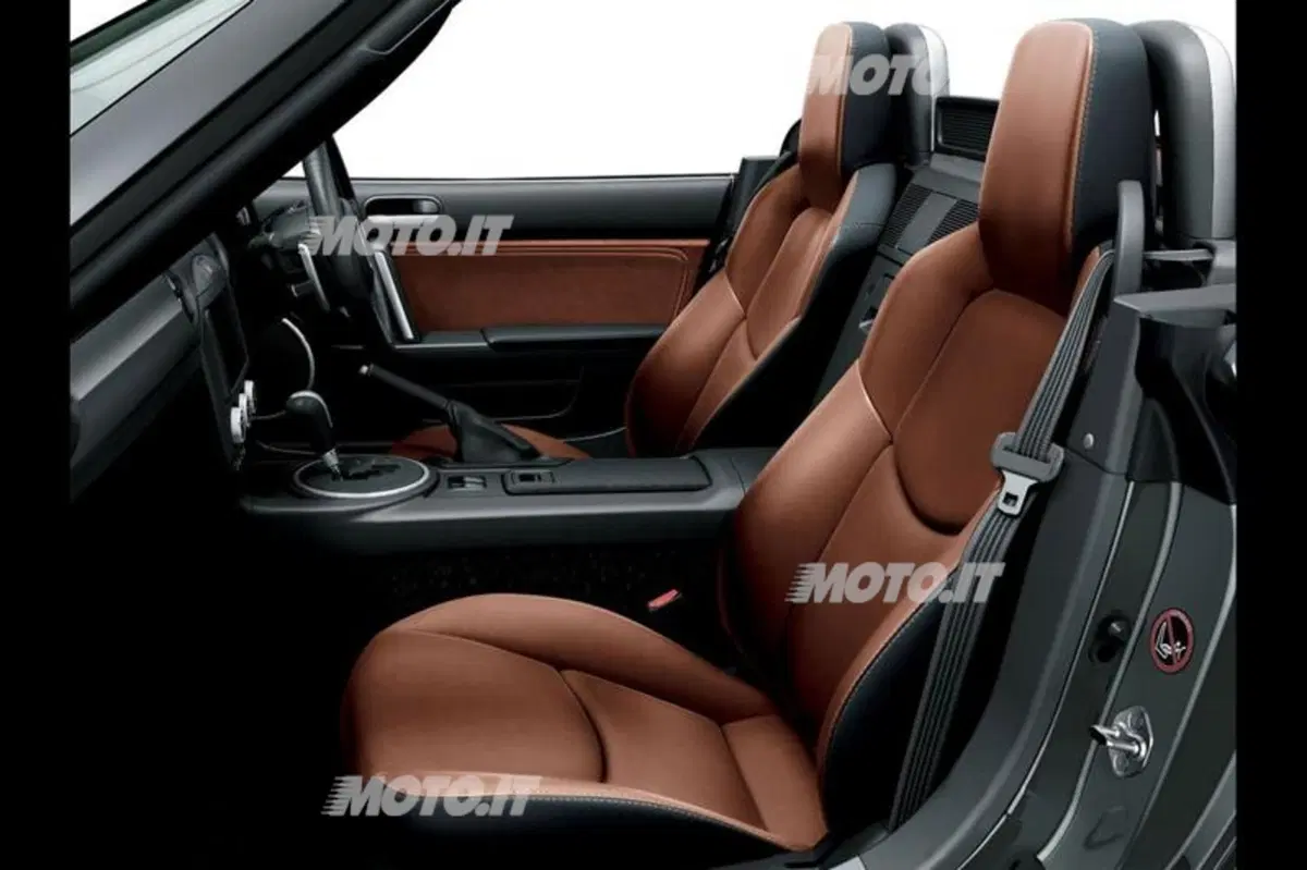 Mazda MX-5 restyling: novità per la roadster nipponica (10)