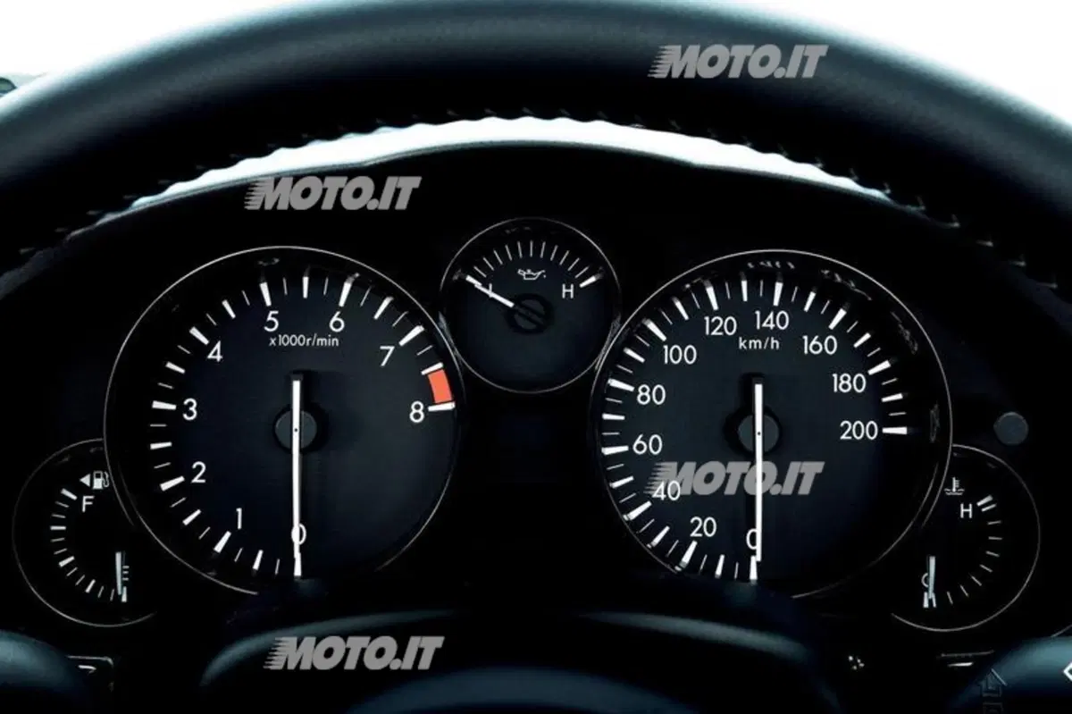 Mazda MX-5 restyling: novità per la roadster nipponica (14)