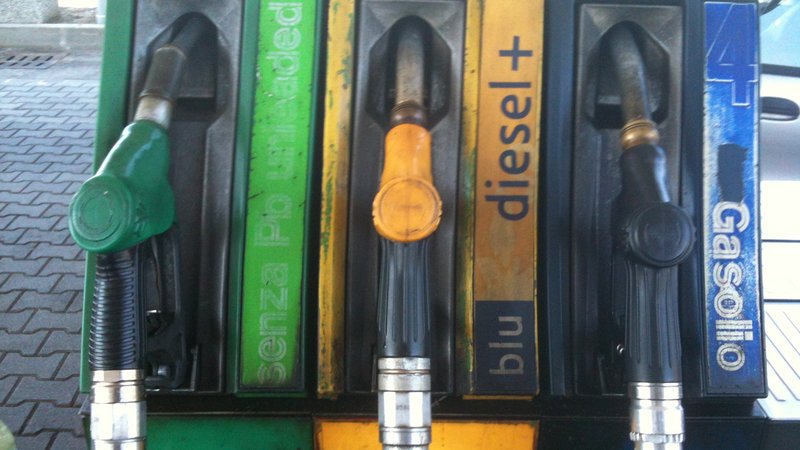 Nuova accisa sulla benzina per evitare l&#039;aumento dell&#039;IVA?