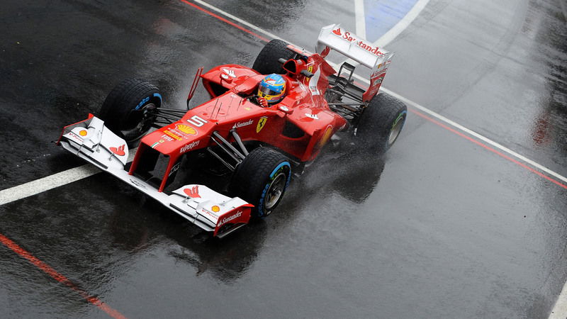 Alonso domina le qualifiche a Silverstone