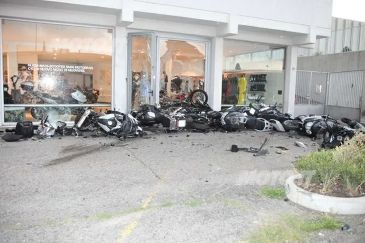 Lambo fuori controllo: dramma sfiorato in concessionaria BMW Motorrad
