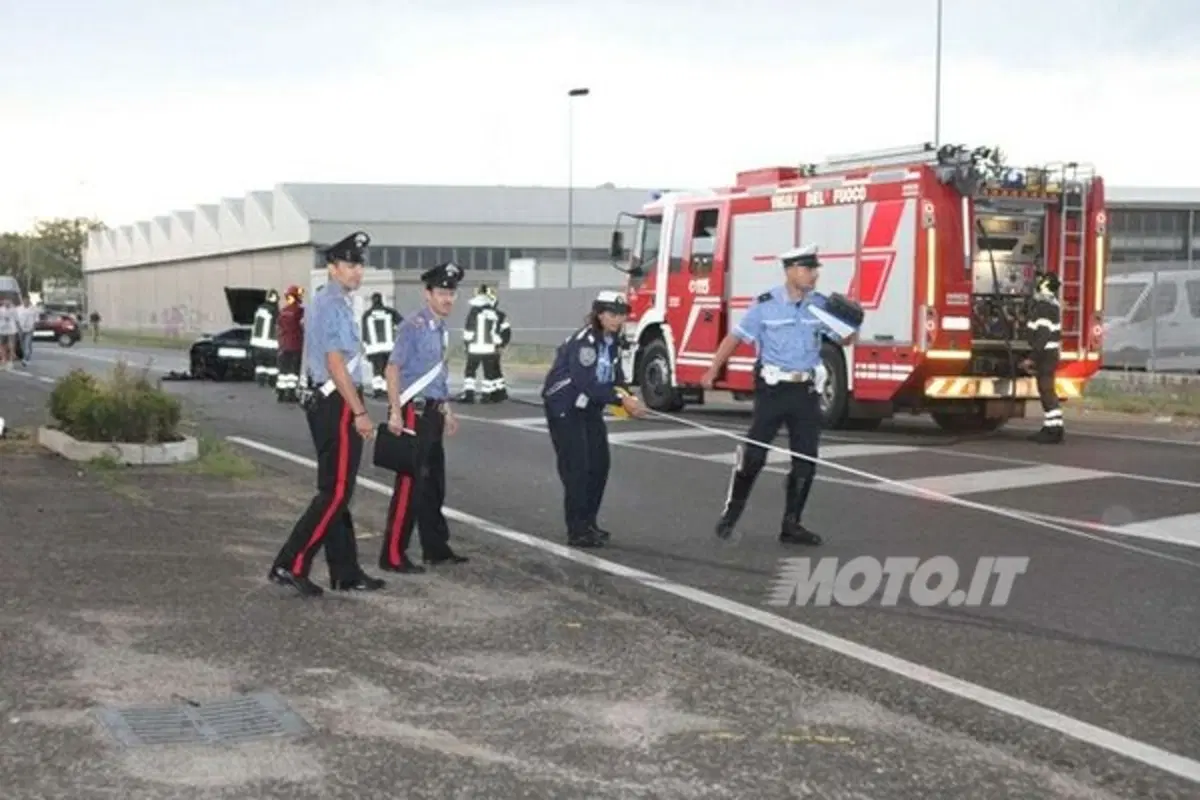 Lambo fuori controllo: dramma sfiorato in concessionaria BMW Motorrad (5)