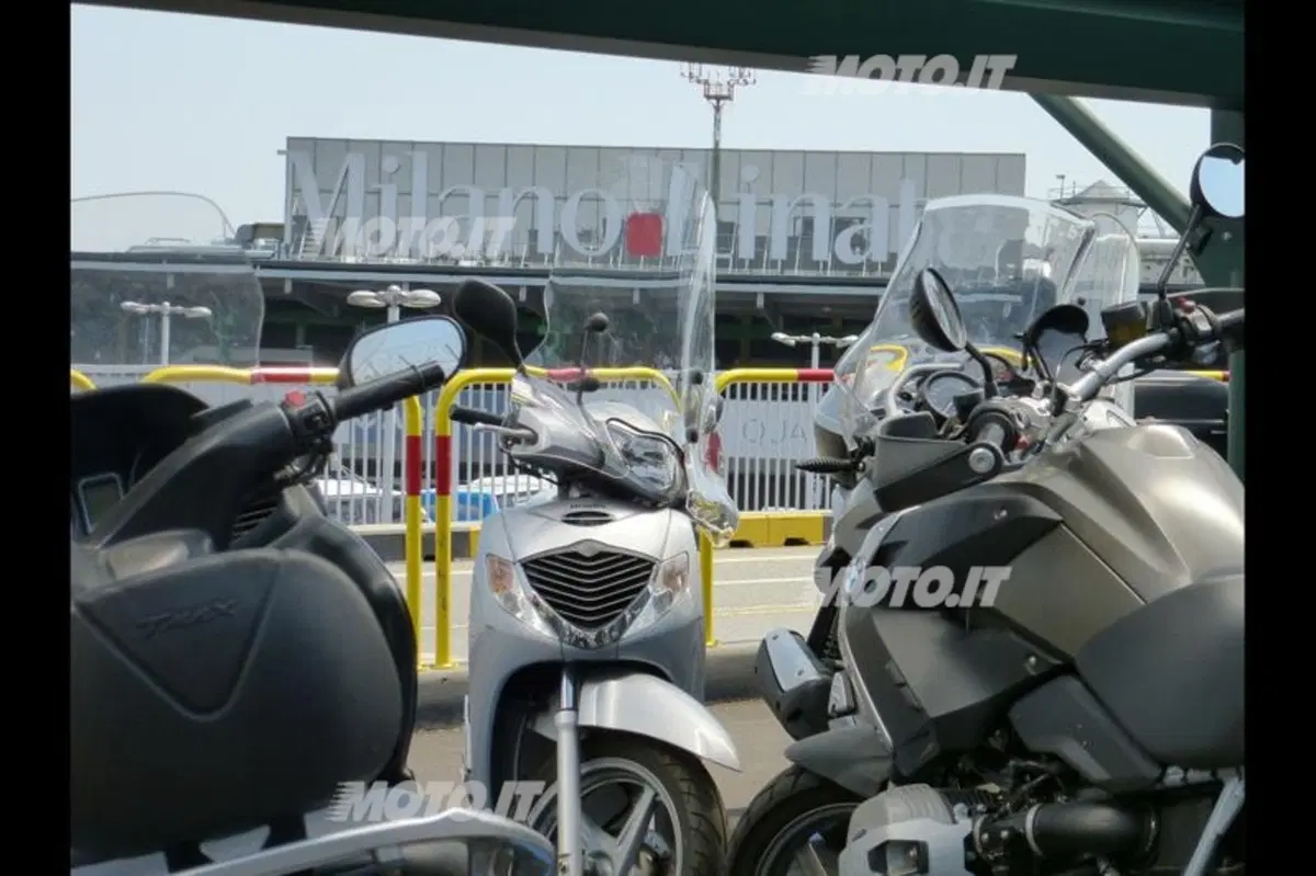 Parcheggio aeroporto Linate: auto vs moto (2)