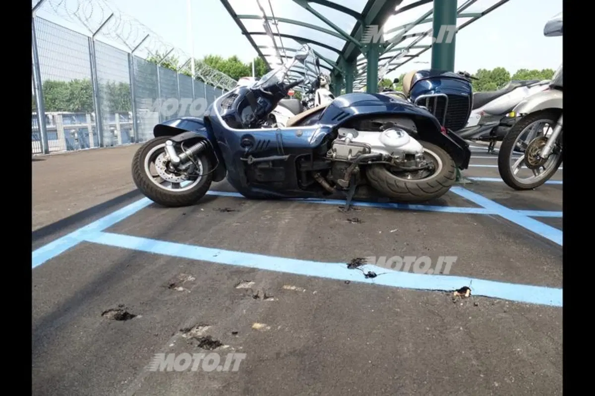 Parcheggio aeroporto Linate: auto vs moto (6)