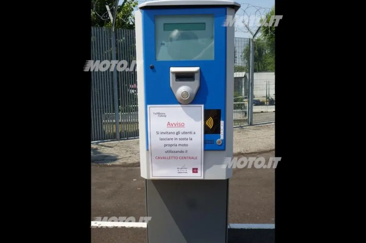 Parcheggio aeroporto Linate: auto vs moto (10)