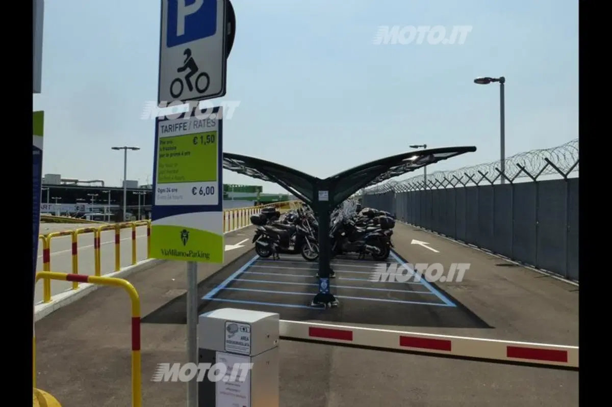 Parcheggio aeroporto Linate: auto vs moto (11)