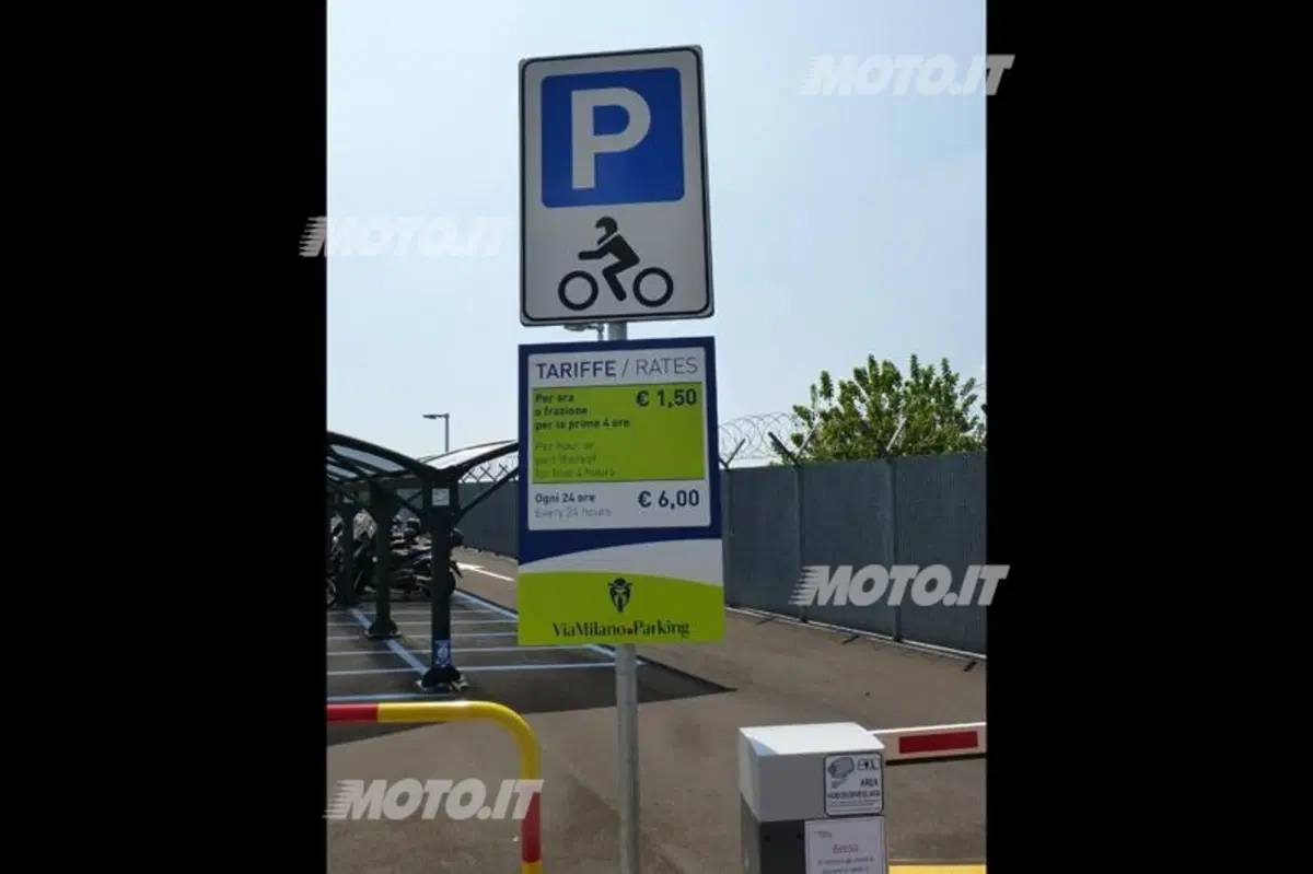 Parcheggio aeroporto Linate: auto vs moto (12)