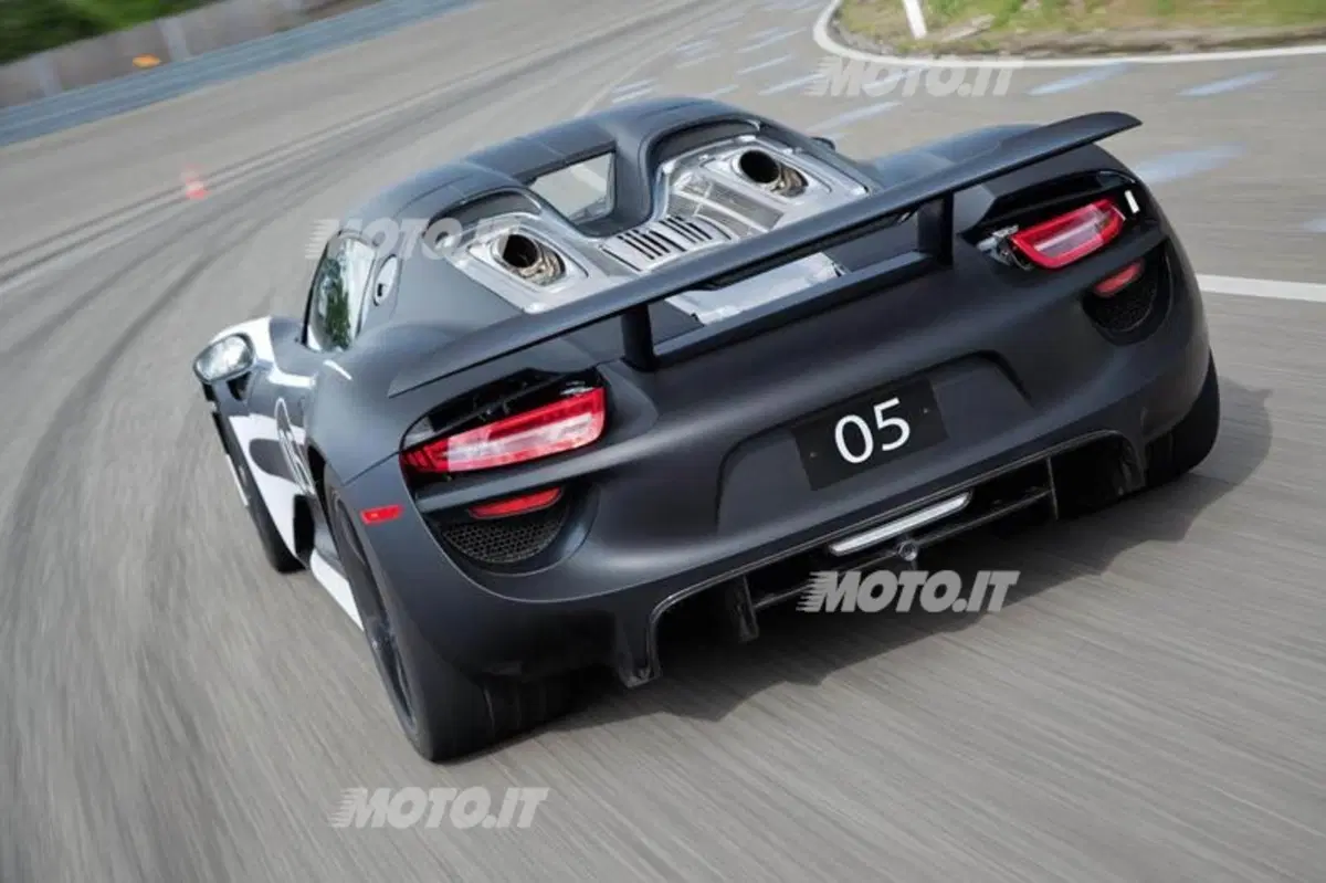 Porsche 918 Spyder: in listino da 786.954 euro (3)