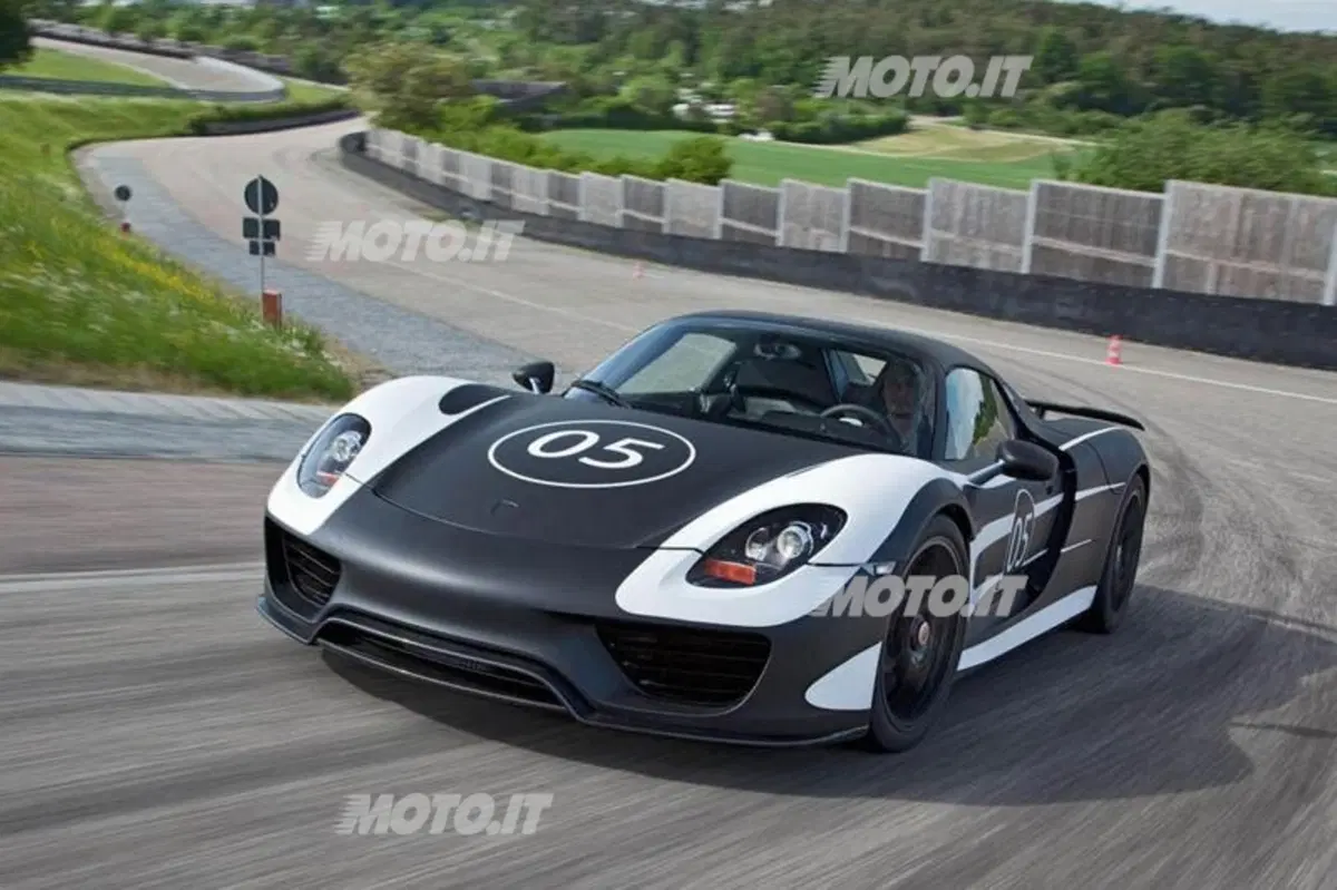 Porsche 918 Spyder: in listino da 786.954 euro (4)