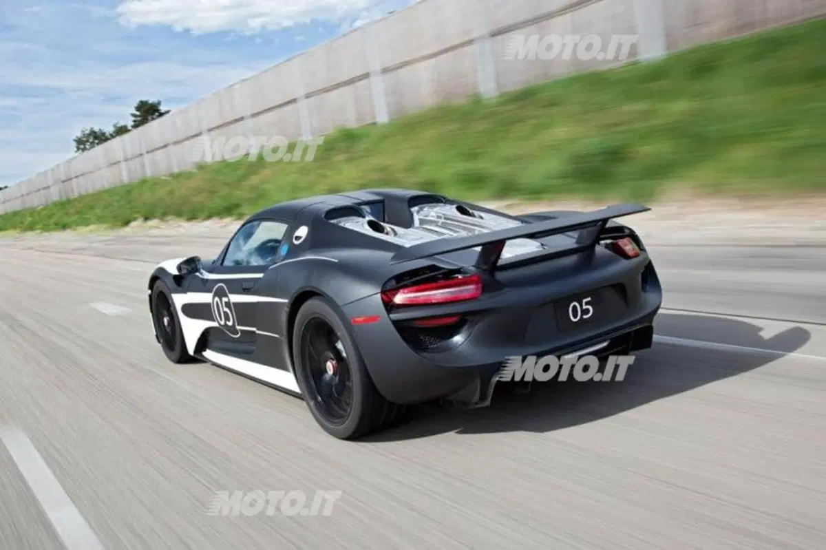 Porsche 918 Spyder: in listino da 786.954 euro (5)
