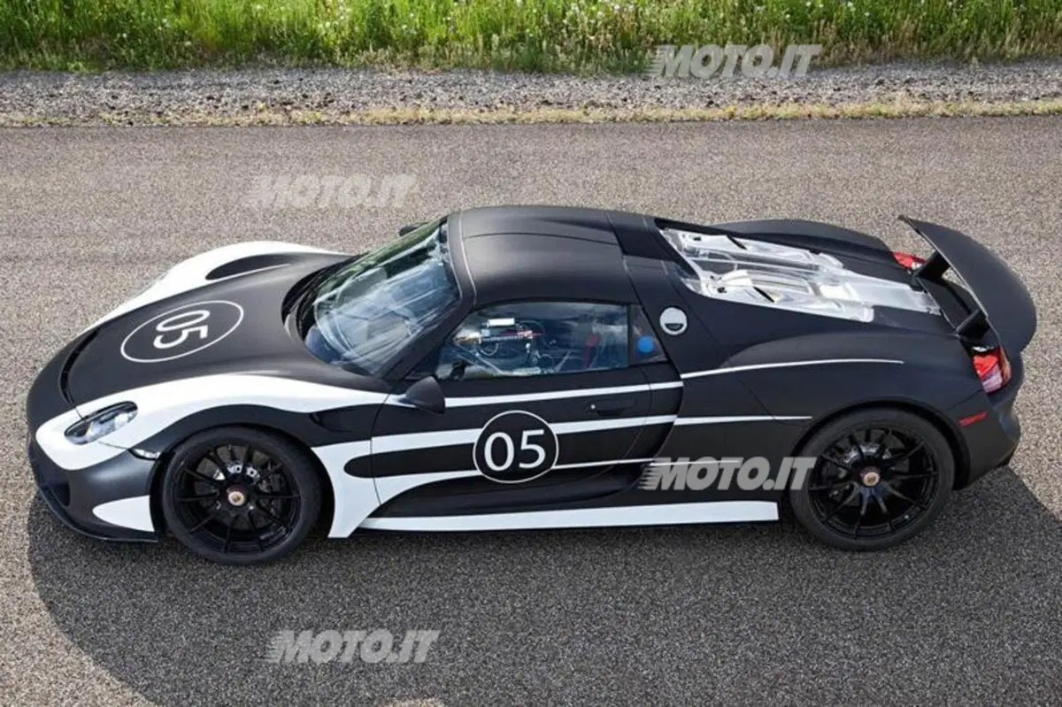 Porsche 918 Spyder: in listino da 786.954 euro (6)